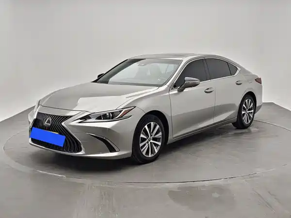 Lexus ES 2019