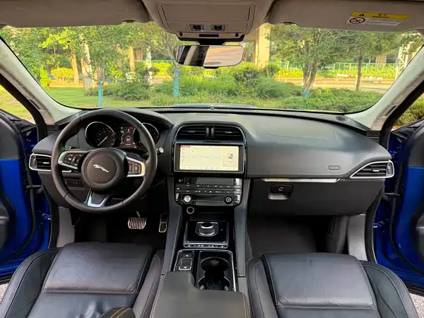 Jaguar F-PACE 2019
