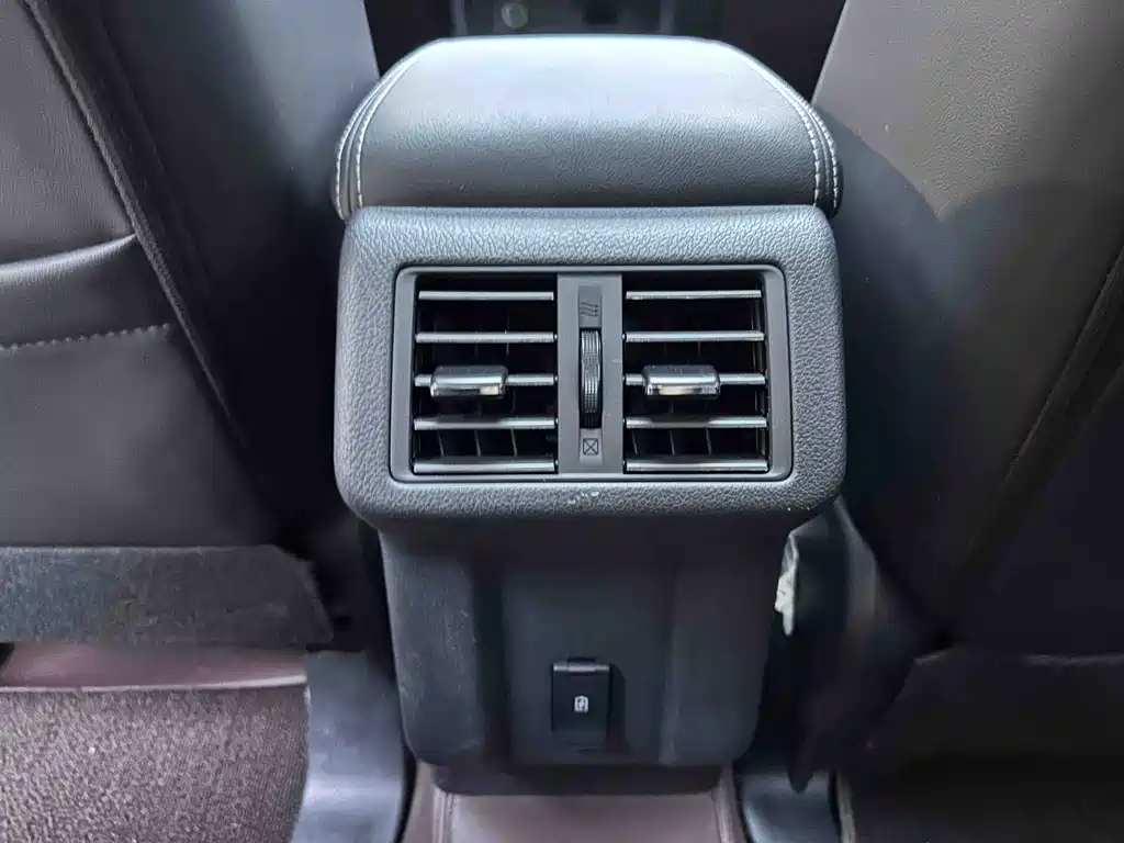 Mitsubishi Outlander 2023 — фото 18
