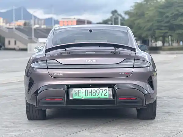 Xiaomi SU7 2024