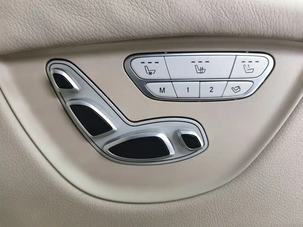 Mercedes-Benz V-Class 2017 — фото 13