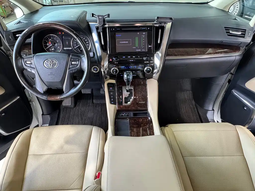 Toyota Alphard 2018 — фото 29