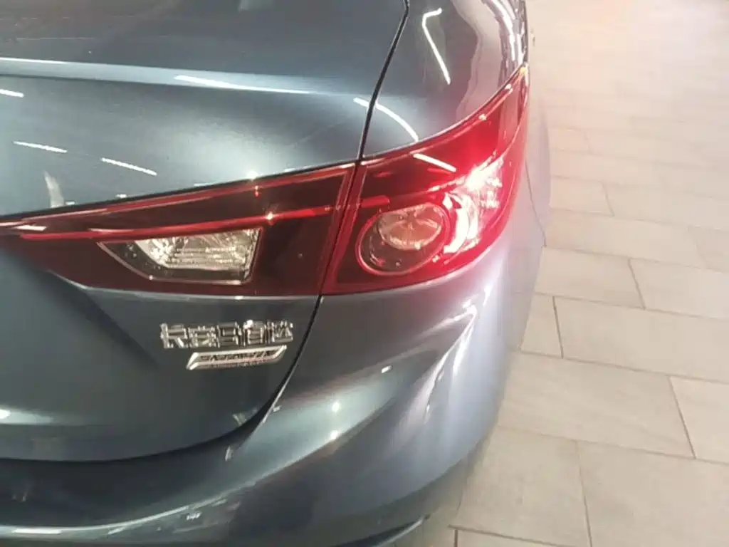 Mazda 3 Axela 2018 — фото 8