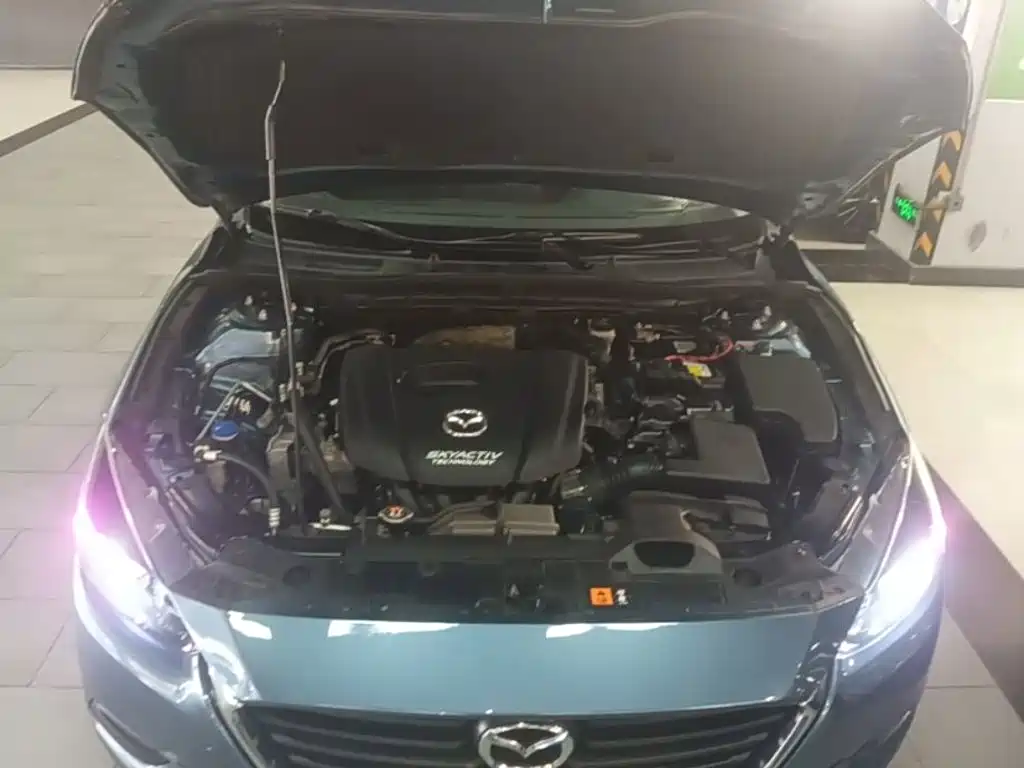 Mazda 3 Axela 2018 — фото 20