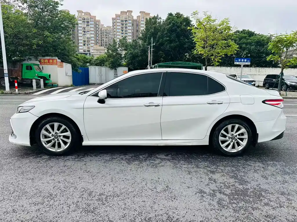 Toyota Camry 2021 — фото 5