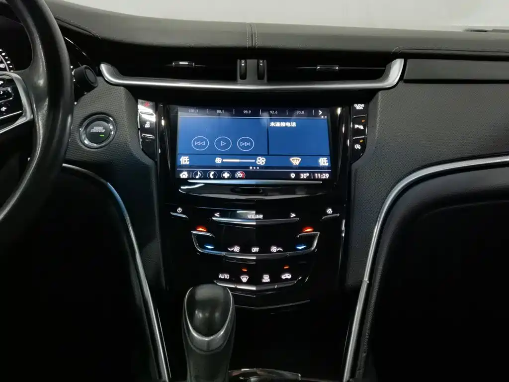 Cadillac XTS 2018 — фото 12