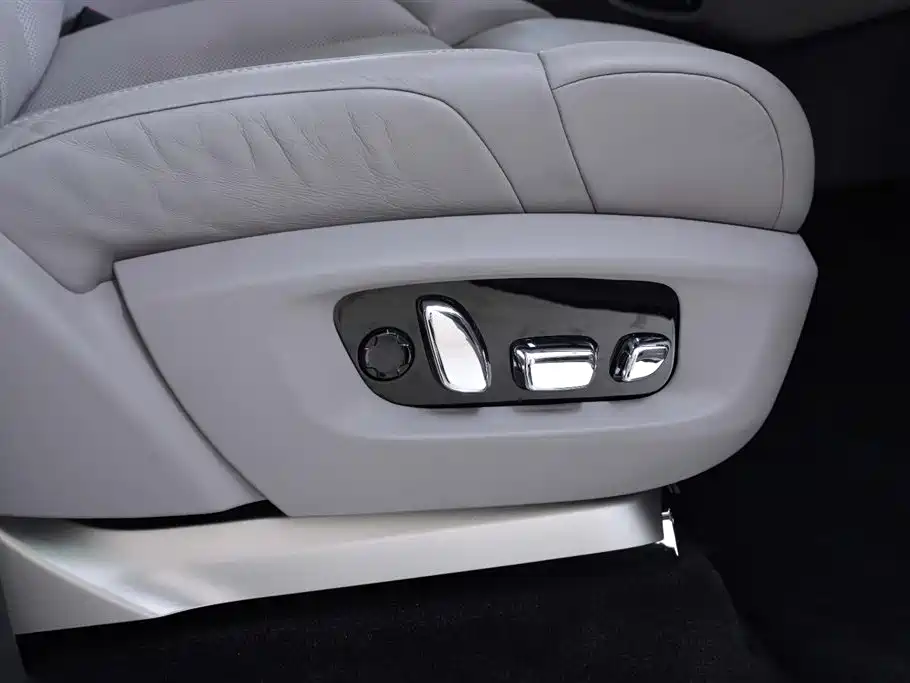 Rolls-Royce Phantom 2019 — фото 18