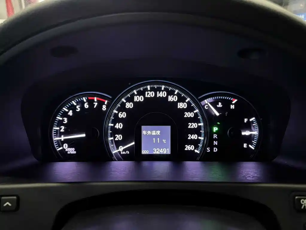 Toyota Crown 2015 — фото 14