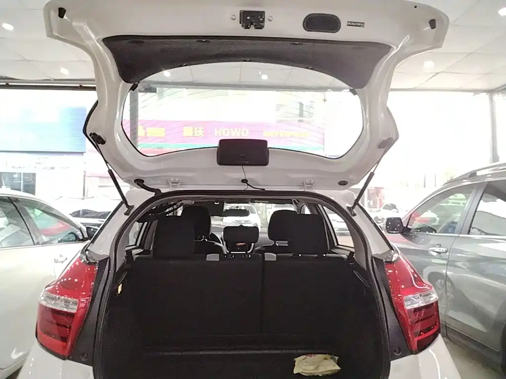Toyota Yaris L 2021 — фото 19