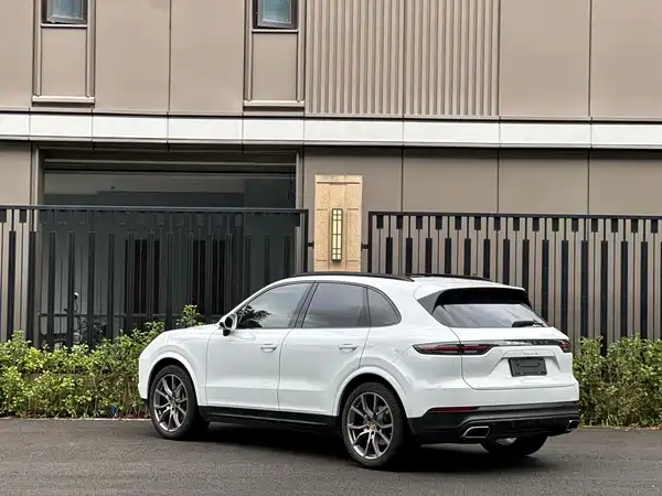 Porsche Cayenne 2022