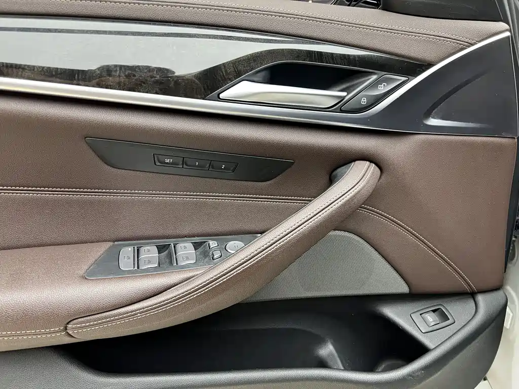 BMW 5 Series 2022 — фото 19