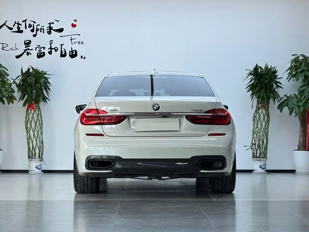 BMW 7 Series 2017 — фото 18