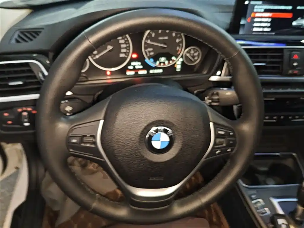 BMW 3 Series 2019 — фото 11