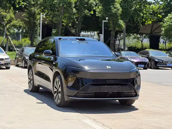 NIO ES8 2023