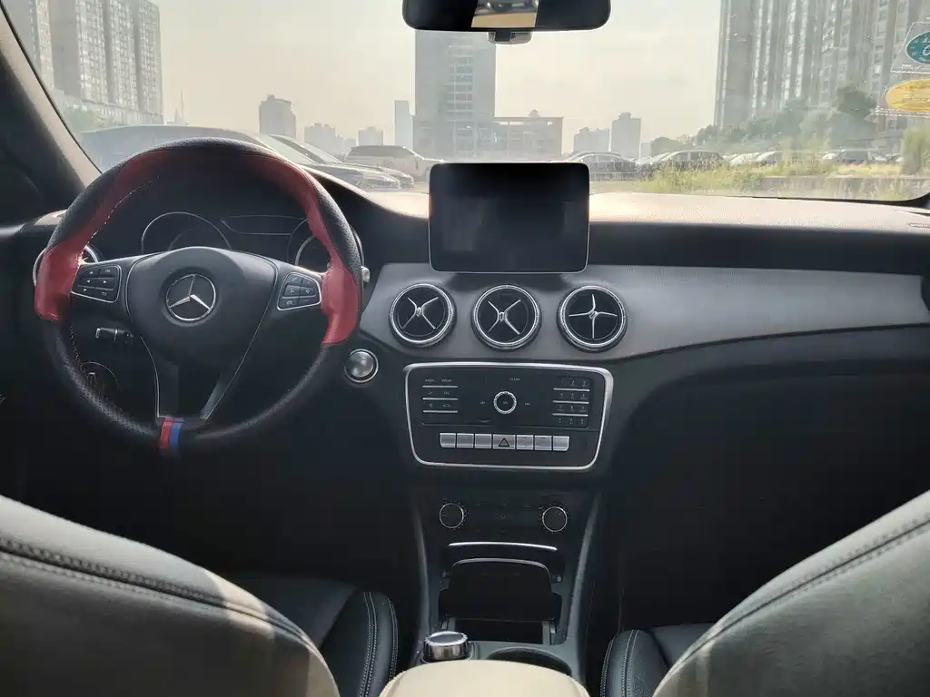 Mercedes-Benz C-Class 2019 — фото 7
