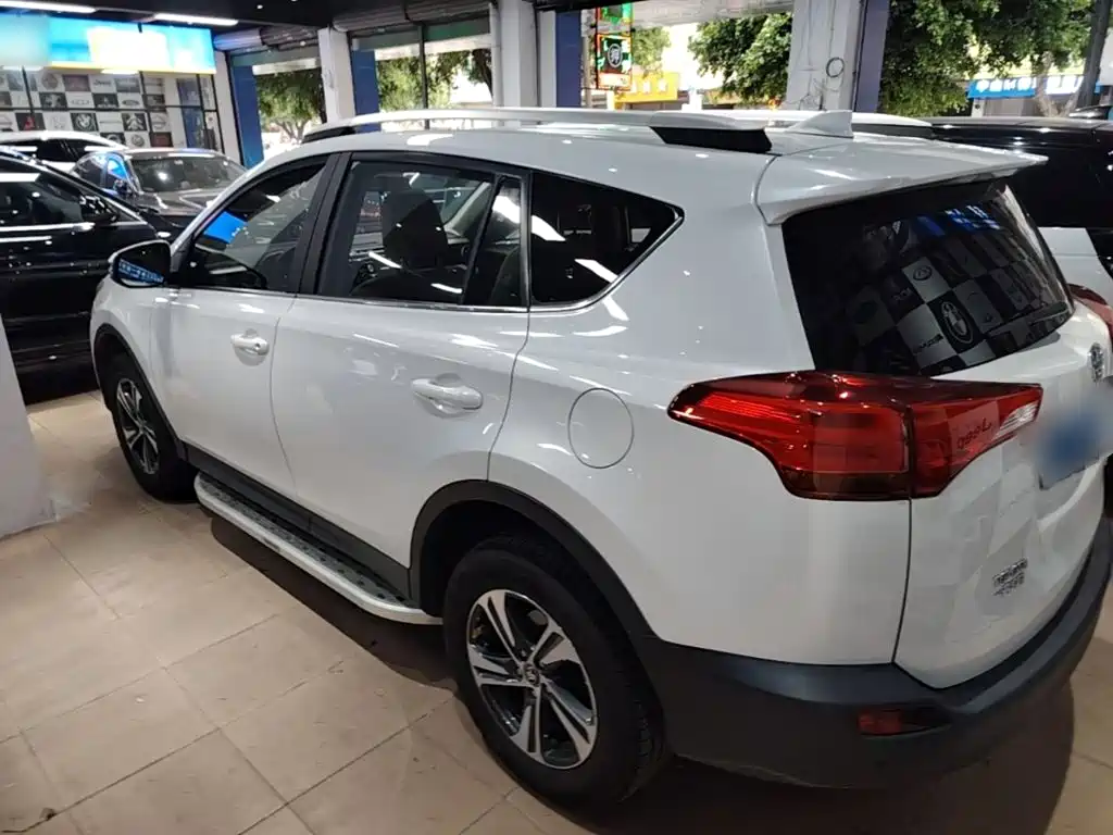Toyota RAV4 2015 — фото 5
