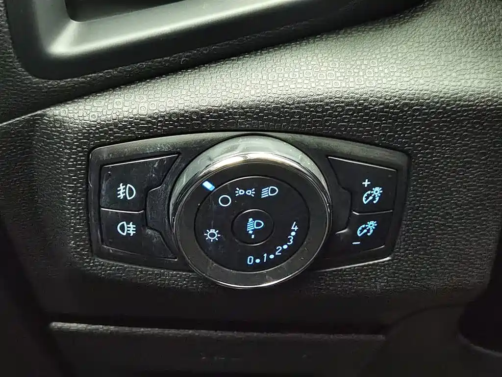 Ford Ecosport 2018 — фото 21