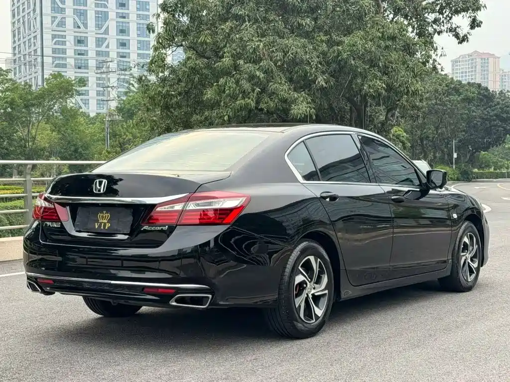Honda Accord 2017 — фото 9