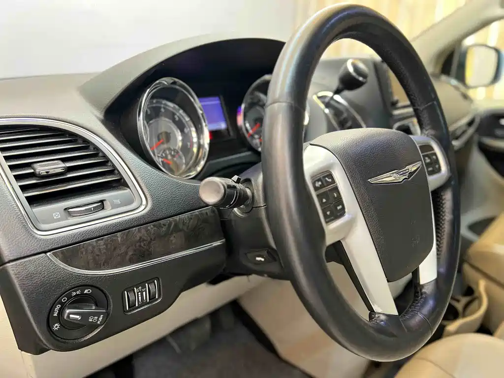 Chrysler Grand Voyager 2015 — фото 23
