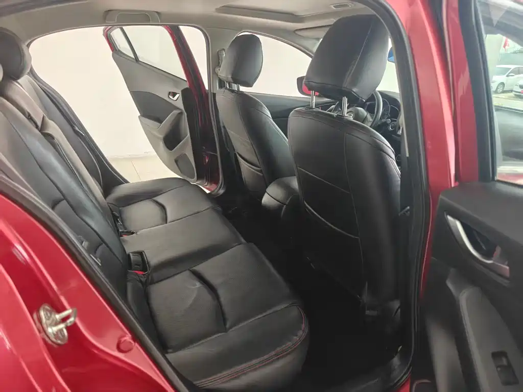 Mazda 3 Axela 2016 — фото 11