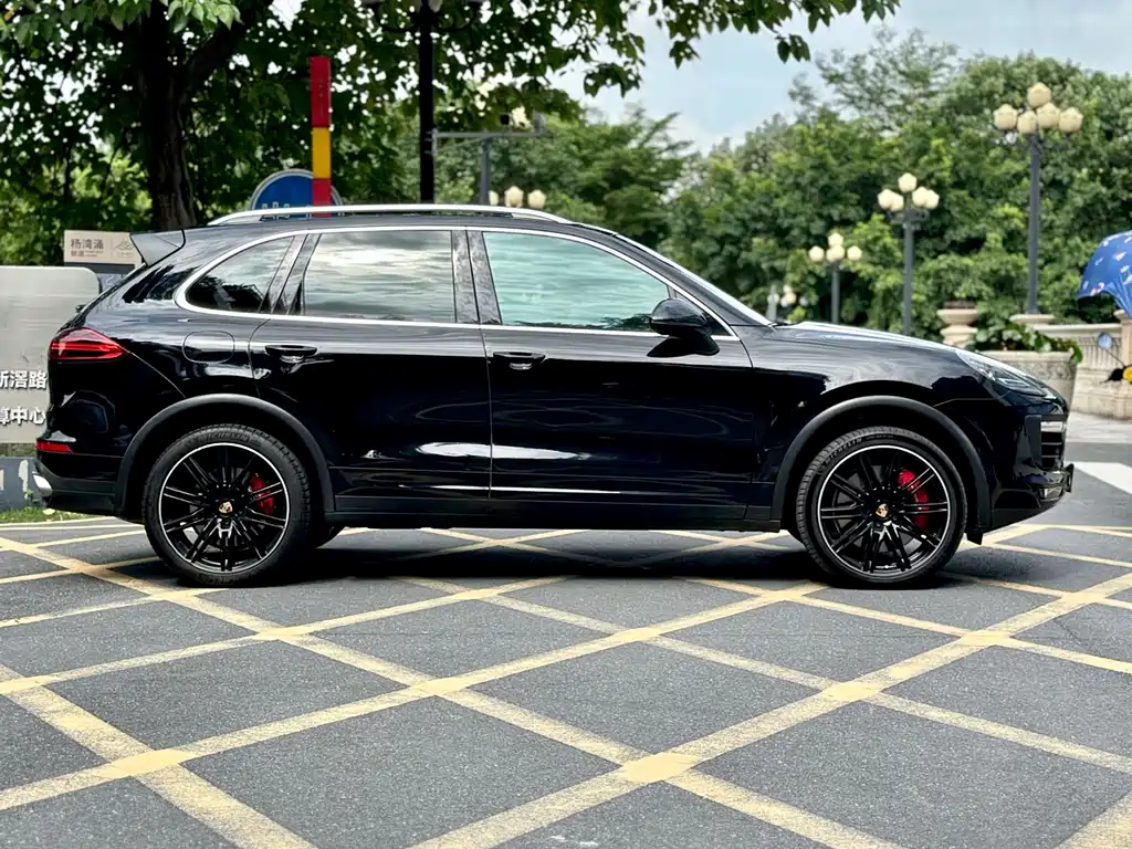 Porsche Cayenne 2015 — фото 12