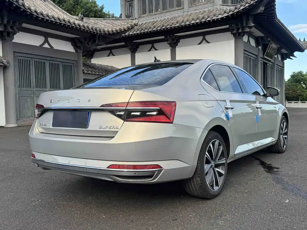 Skoda Superb 2022 — фото 6
