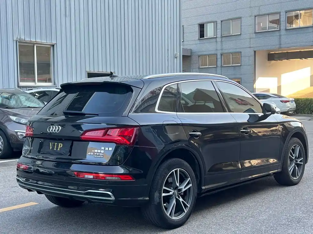 Audi Q5L 2019 — фото 8
