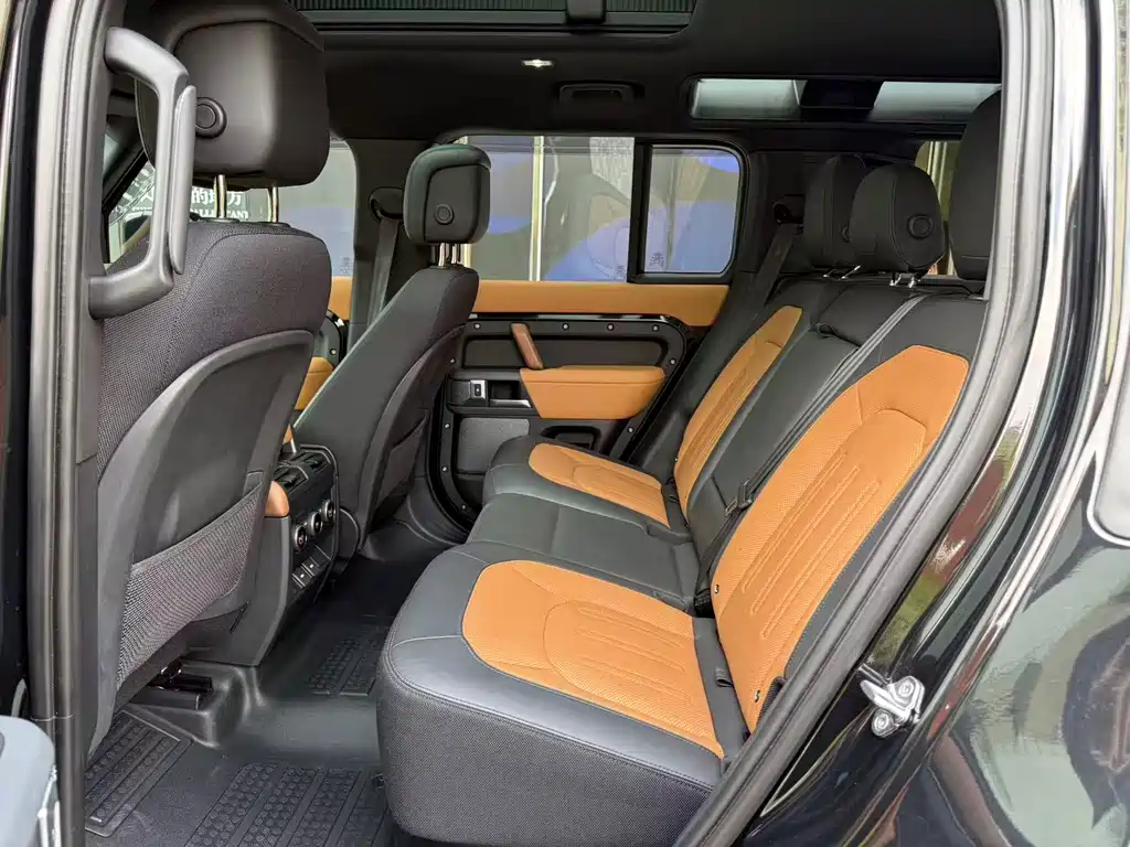 Land Rover Defender 2023 — фото 11