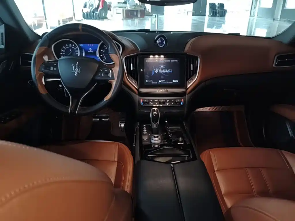 Maserati Ghibli 2019 — фото 10