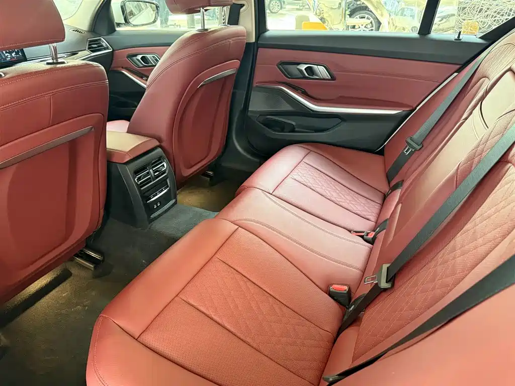 BMW 3 Series 2024 — фото 15