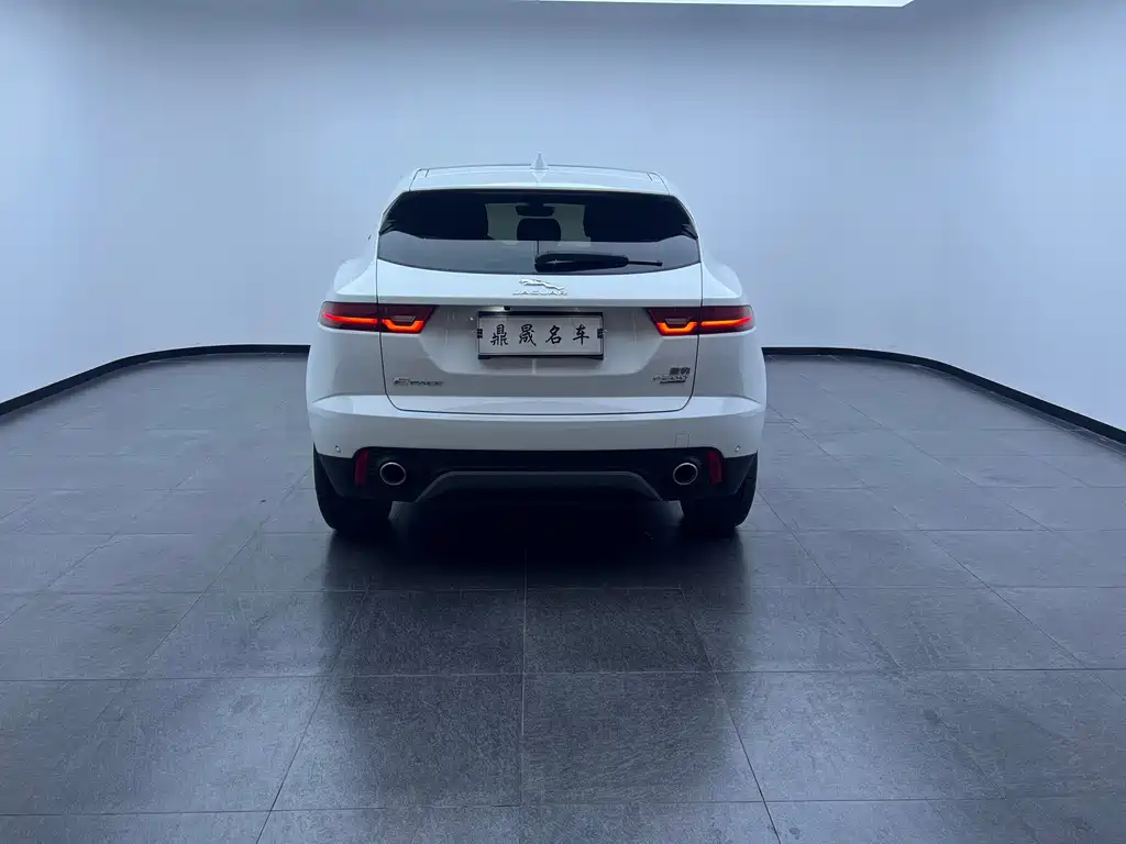 Jaguar E-PACE 2020 — фото 11