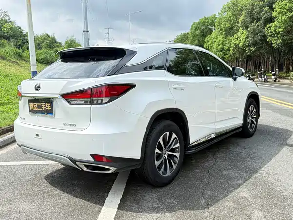 Lexus RX 2021