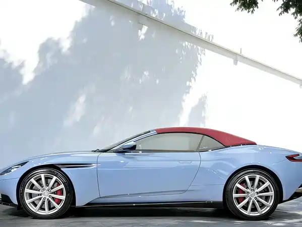 Aston Martin DB11 2020