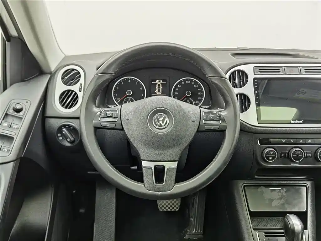 Volkswagen Tiguan 2017 — фото 11