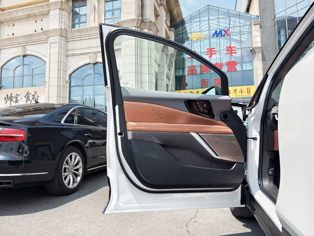 Cadillac IQ Aoge 2024 — фото 7