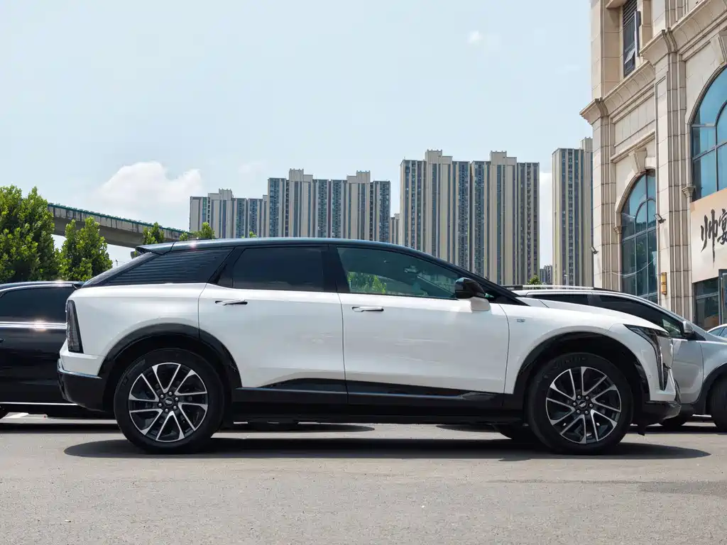 Cadillac IQ Aoge 2024 — фото 12