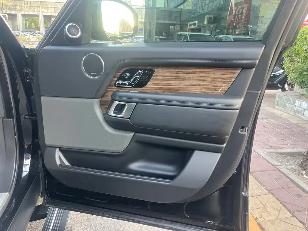 Land Rover Range Rover 2019 — фото 18