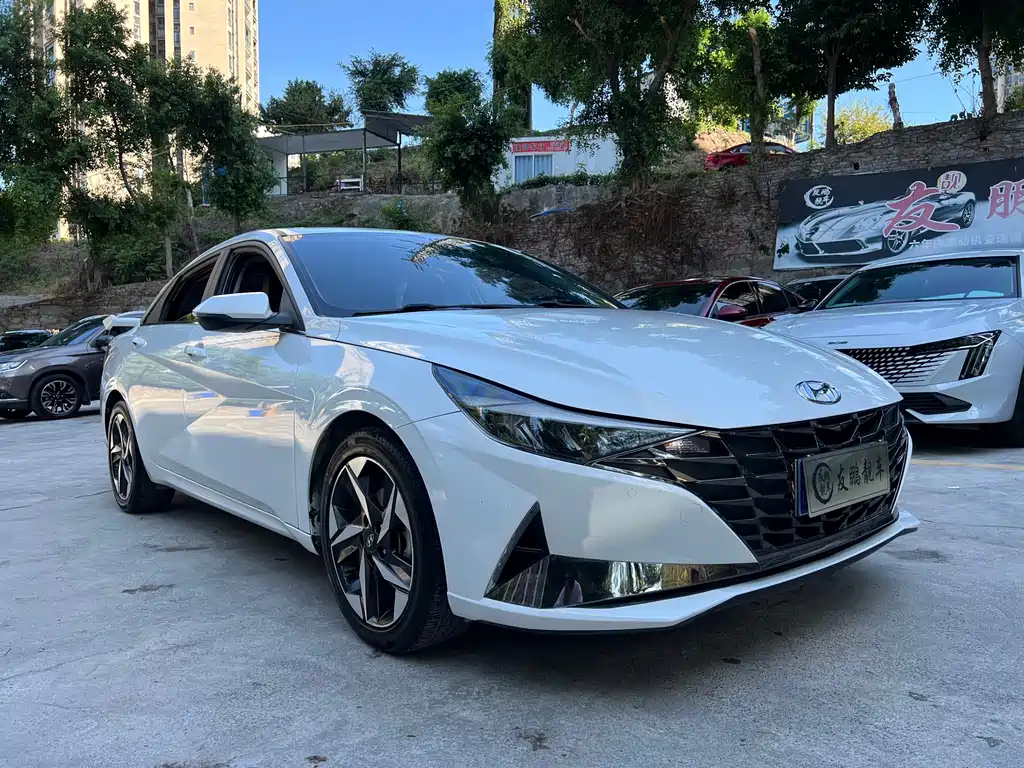Hyundai Elantra 2022