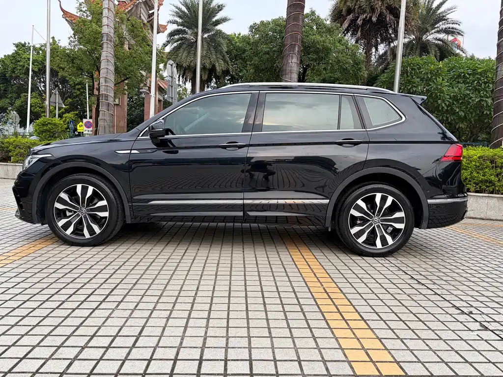 Volkswagen Tiguan L 2024 — фото 10