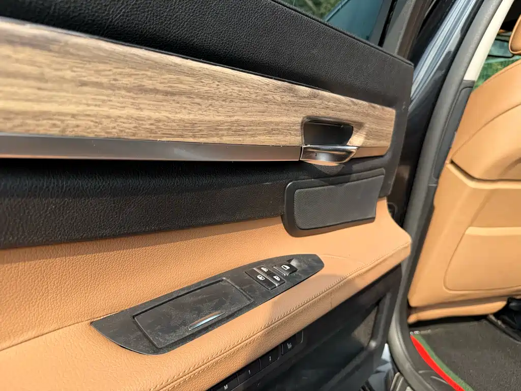 BMW 7 Series 2011 — фото 12