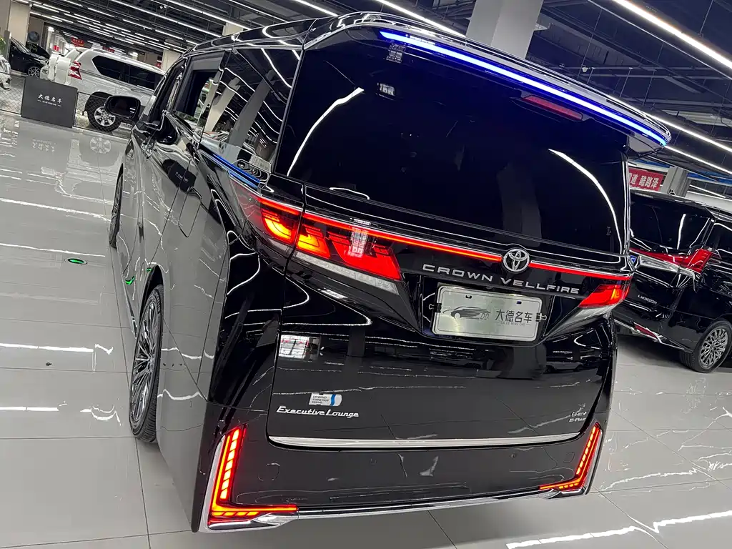 Toyota Vellfire 2025 — фото 7