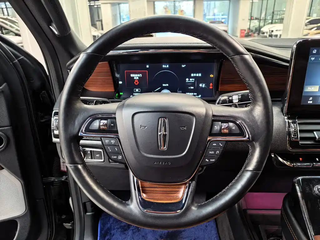 Lincoln Navigator 2021 — фото 12