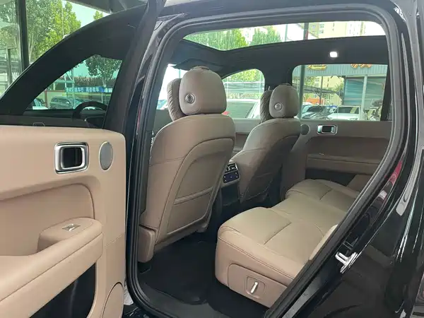 Li Auto L6 2025