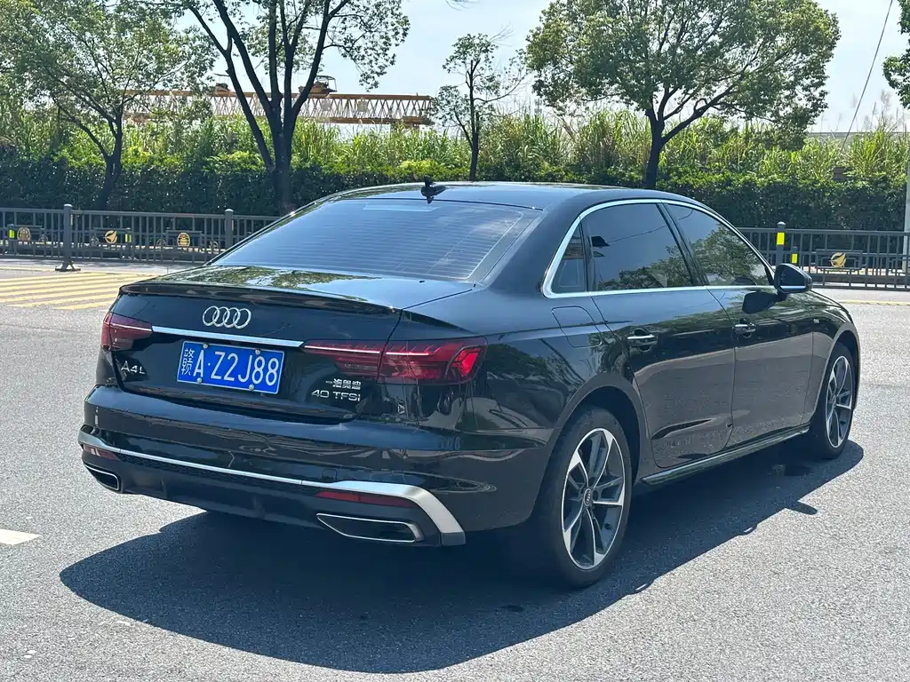 Audi A4L 2022 — фото 5