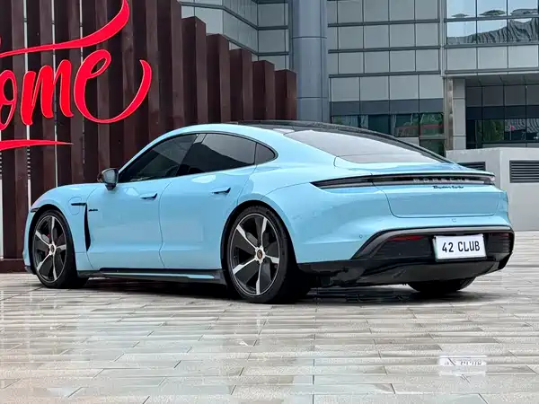 Porsche Taycan 2023