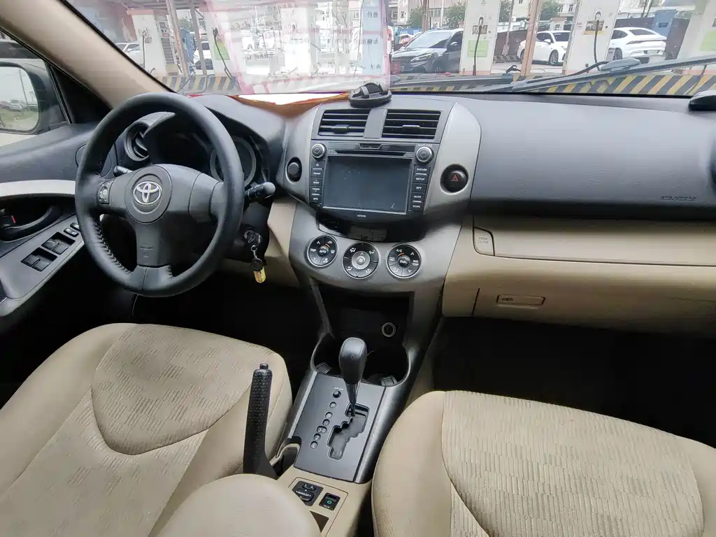 Toyota RAV4 2013 — фото 17