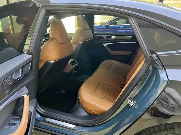Audi A7L 2022