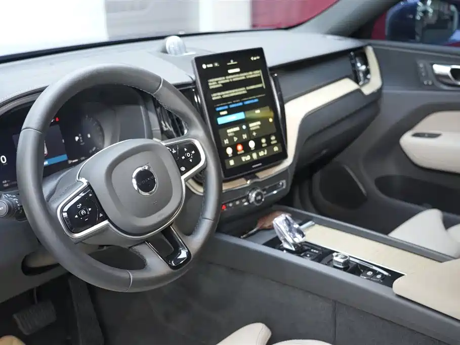 Volvo XC60 2025 — фото 22