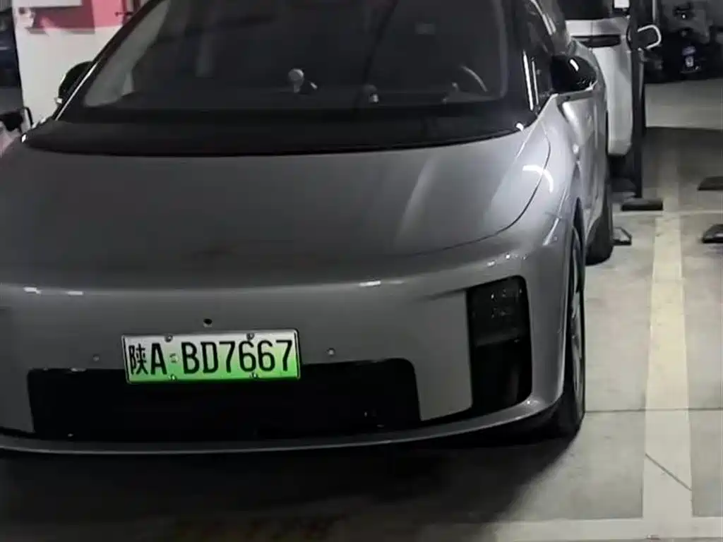 Li Auto i8 2025