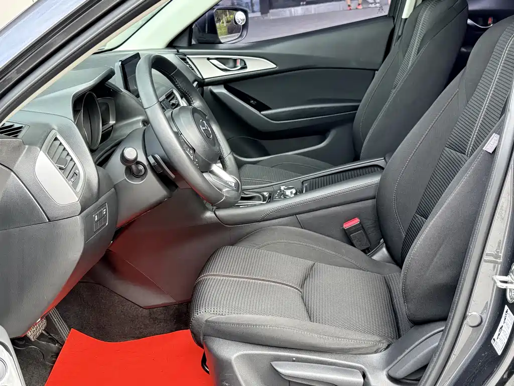 Mazda 3 Axela 2018 — фото 14